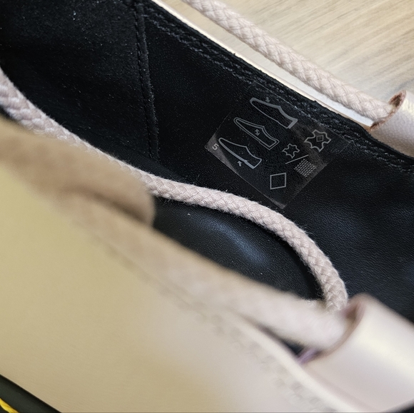 NEW DR. MARTENS ELPHIE II